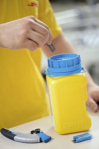 Verzameldoos Martor gebruikte mesjes geel-2